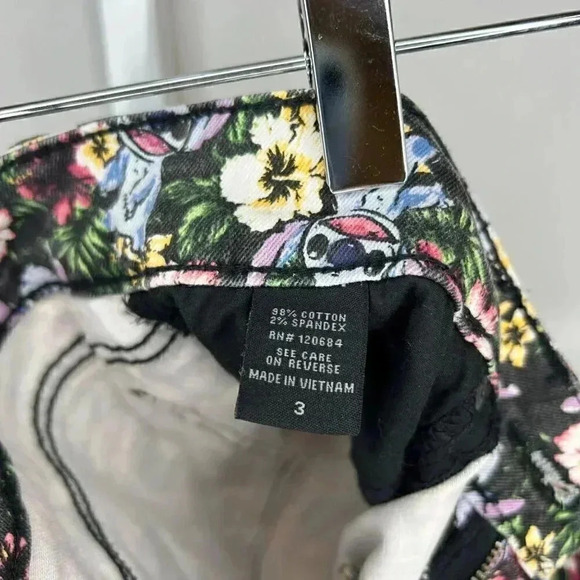2/$30 Disney Lilo and Stitch Cut Off Hawaiian Floral Denim Shorts Women Size 3 - Picture 9 of 11